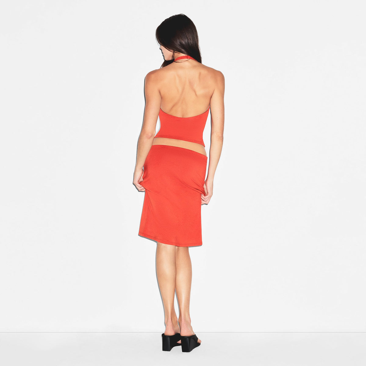 SMOOTH LAYERS HALTER TOP | TERRA