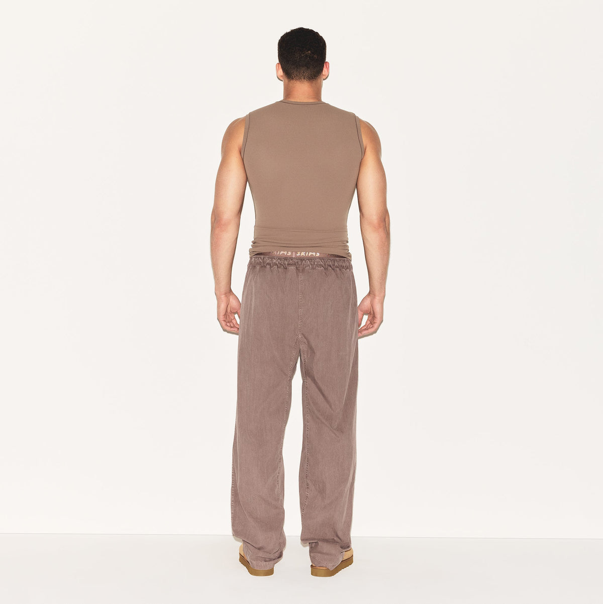 FITS EVERYBODY MENS SLIM TANK | UMBER